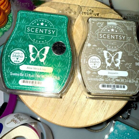 SCENTSY WAX BARS SET OF 2 ALOE VERA AND IVY & ZEPPILIN - Picture 1 of 4